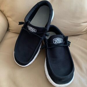 Hey Dude Men’s Black White Slip-On Loafers with White Sole Wally slub